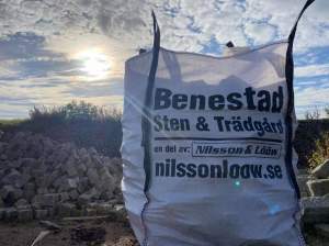 Vi säljer stenmjöl och matjord